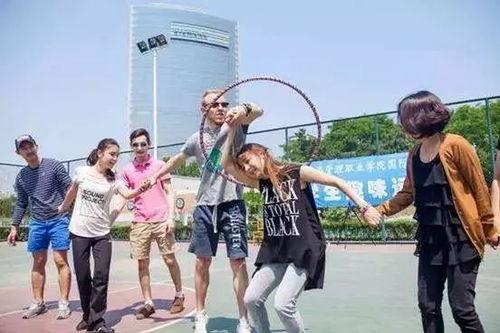 抖音网红操场吃瓜,揭秘校园生活趣味瞬间